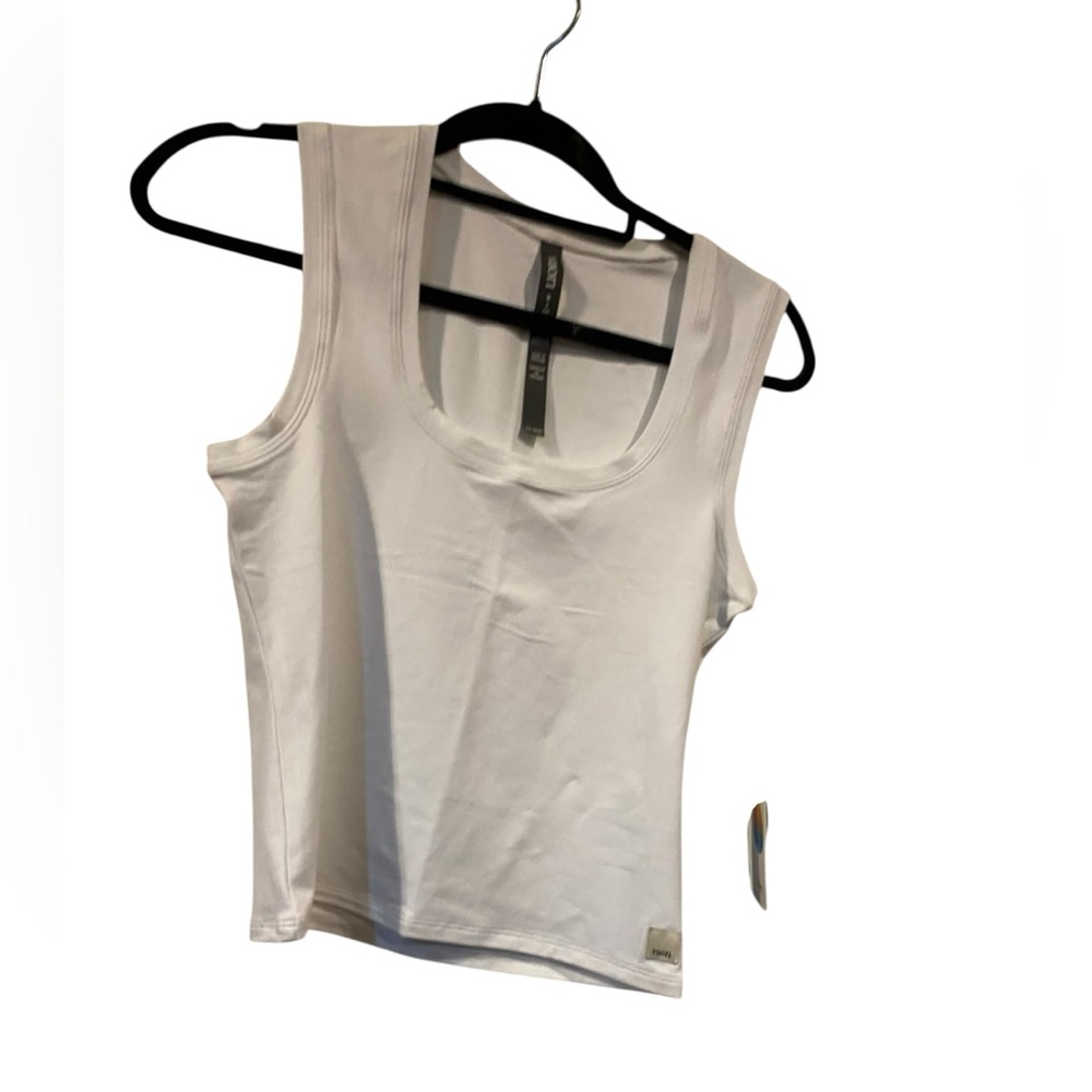 79. NWT Vuori halo essential scoop tank WHITE Size L